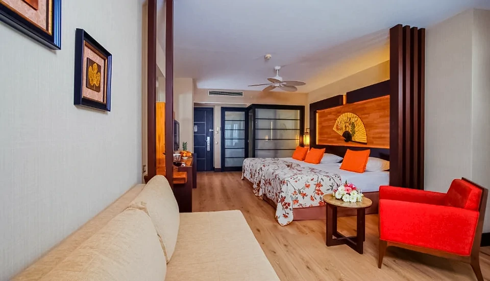 هتل لیماک لارا دلوکس آنتالیا